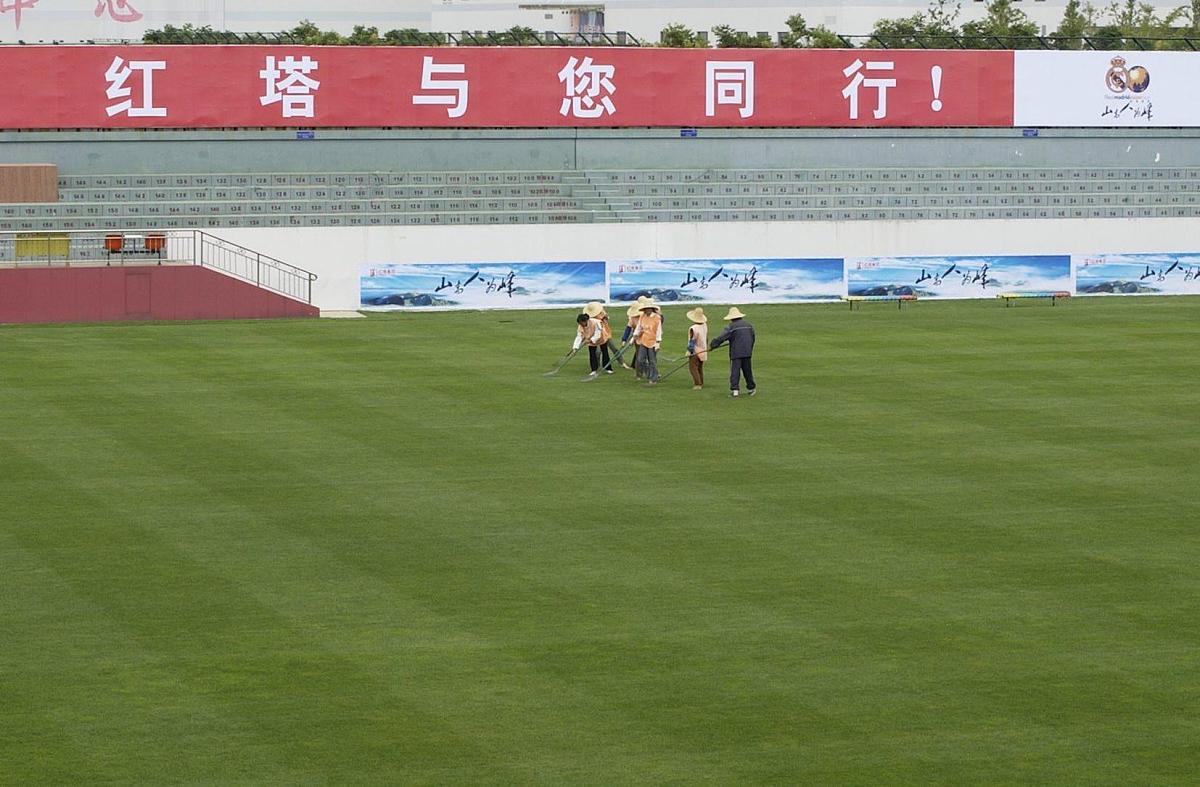 2003年12月24日,受红塔集团欲退出足坛的消息影响,红塔基地及红塔足球