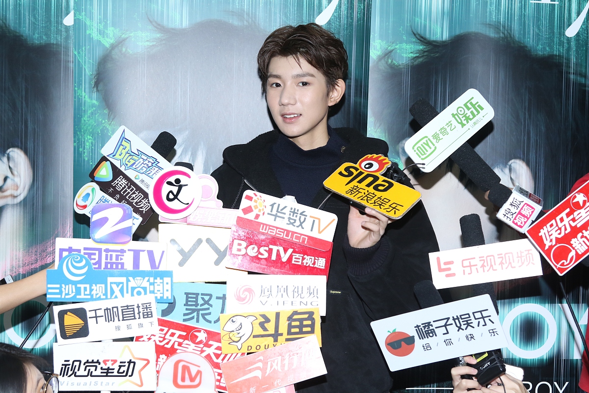 分析丁真抽电子烟王源抽传统香烟的原因