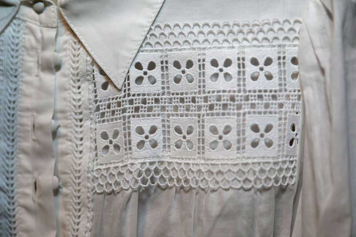 大洞的蕾丝面料怎样裁剪回答并拓展。