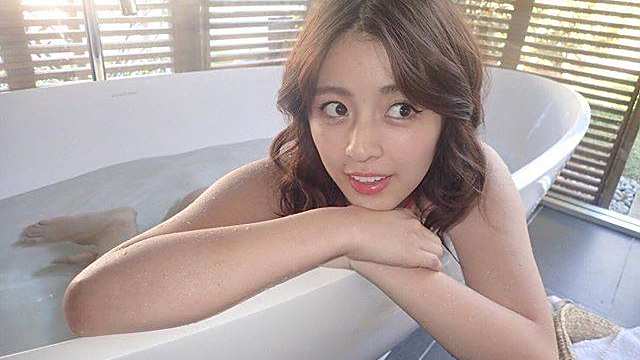 【人生赢家!南野拓实女友柳百合菜拍摄写真现场记录】  #发现美好时光# #花边体育# 
