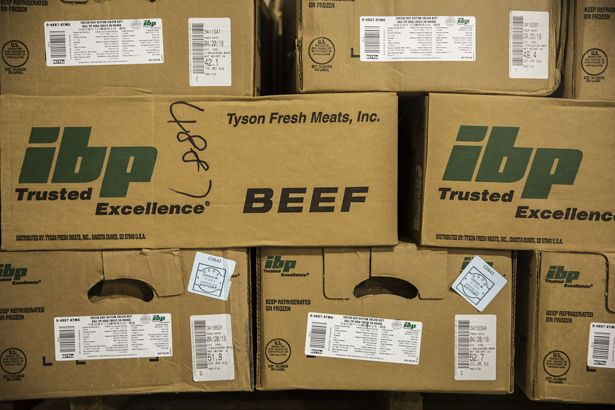 英文邮件在lucy还在与array进行样品审批的同时我们已经完成了竞标与一轮议价Array是价格最优的同时Array的大部分样品也得到了审批。据此如FY24 2H的store collateral offering需要go live的话我们可以确定相应的供应商及产品价格了