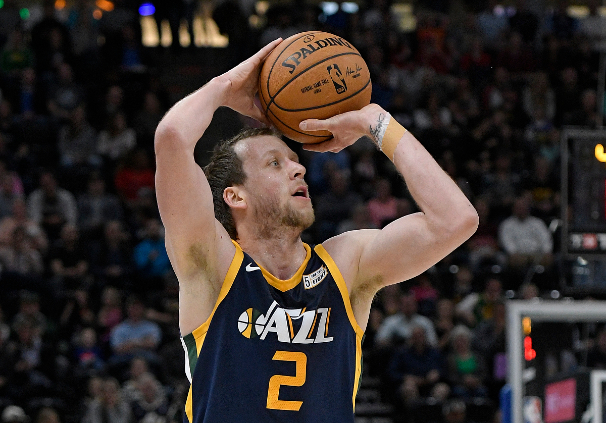 在赛艇运动多极测试中UT2、UT1、AT、TR1、TR2和AN代表的强度区间的解释。详细点