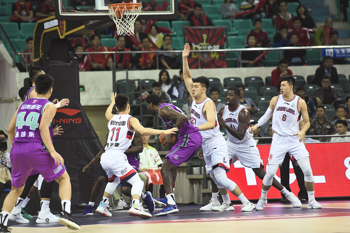 我要写一篇题目为2019-2021赛季CBA联赛季后赛广东队后卫赵睿个人进攻防守技术分析的毕业论文请你帮我写一下摘要和关键词摘要不低于200字关键词不低于6个