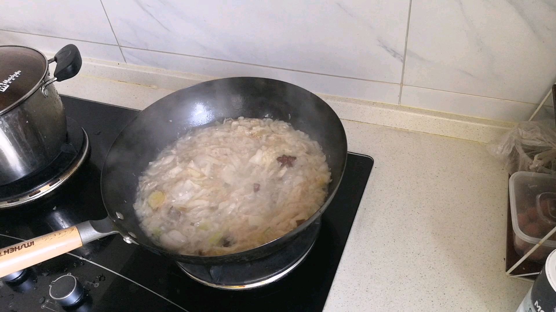 好吃的酸菜炖猪肉
