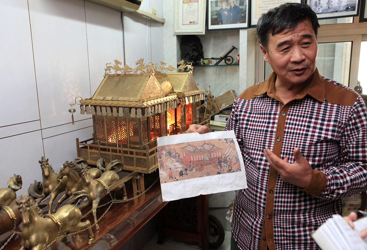 将下列句子改写：高双以天津市为研究对象利用城市洪涝灾害链网络模型对复杂网络参数进行量化并对洪涝灾害链的脆弱性进行评价。研究结果表明相对脆弱度最高的边是排水设备损坏——排水能力下降作为自循环网络结构中的一环需要人为干预才能停止自发演化