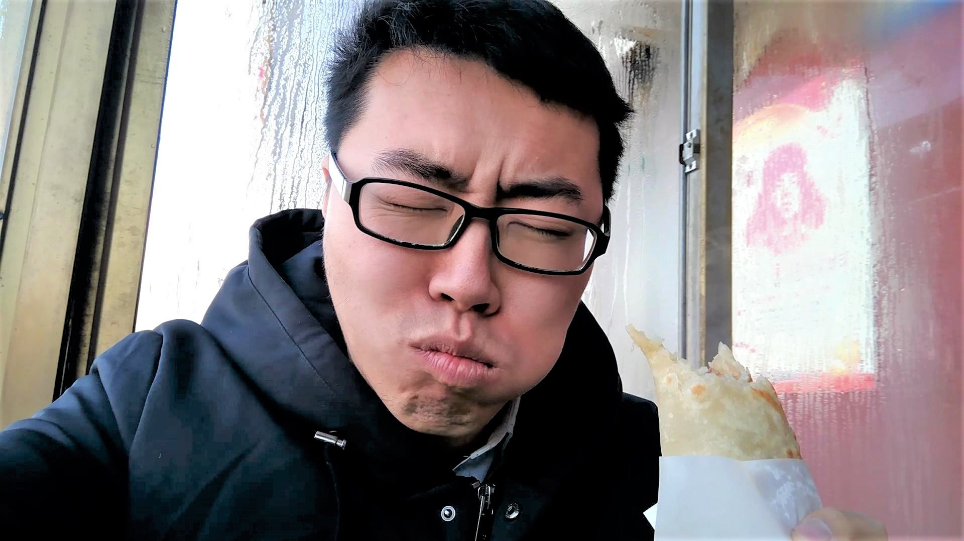 去枣强吃三元驴肉饼卷,最贵的卖20块钱,除了太香了想不出别的词