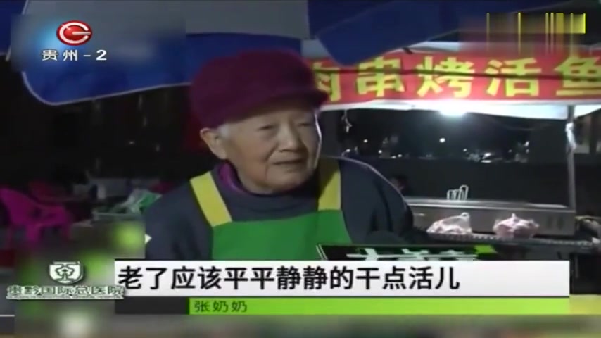 94岁老奶奶还摆摊卖饼?家里不困难儿女也孝顺,她干活“上瘾”