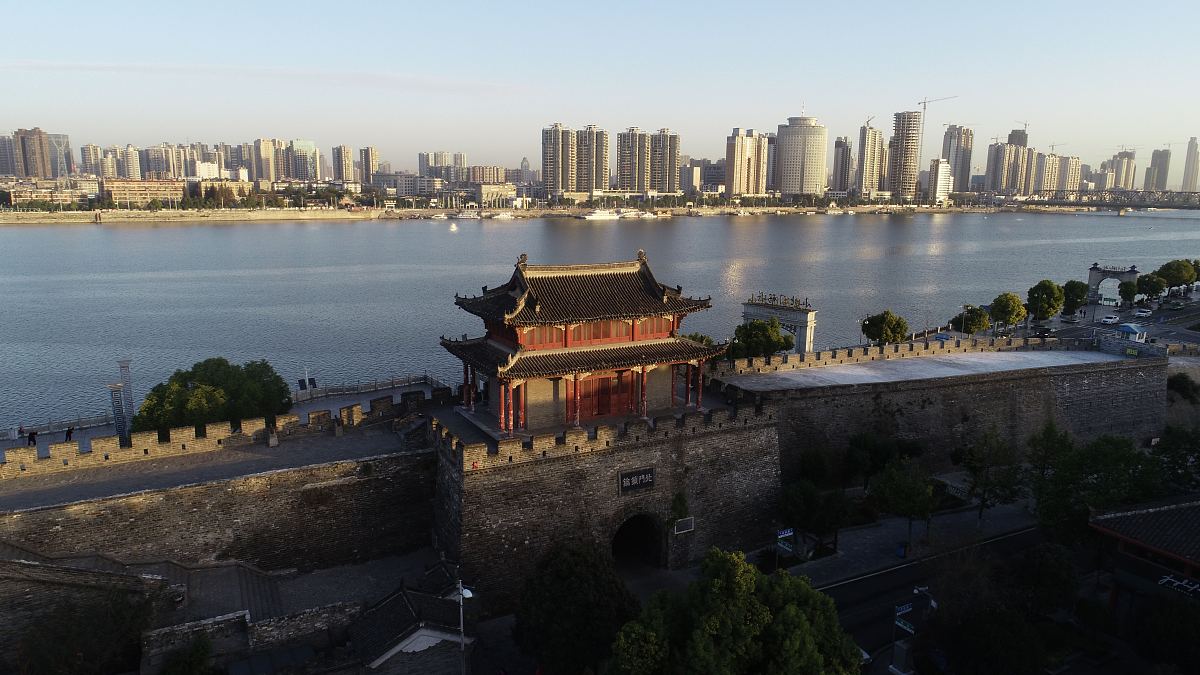 ***_***2018年10月27日,无人机航拍襄阳古城临汉门.尽管通过了严格文