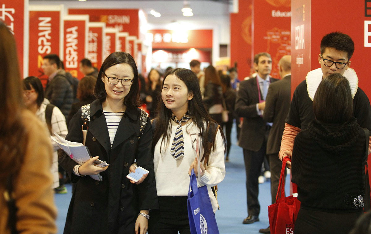 日本境内中国学校：管理与监管