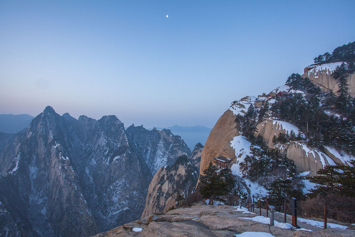 陕西华山技师学院挖掘机操作专业：前途与招生条件