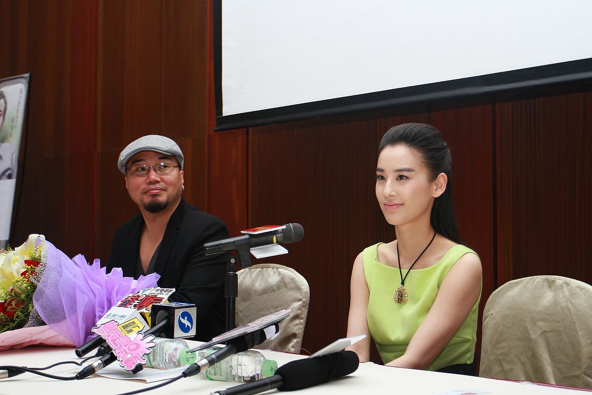2014年03月28日,广东省广州市,电影《我在路上最爱你》发布会.黄圣依