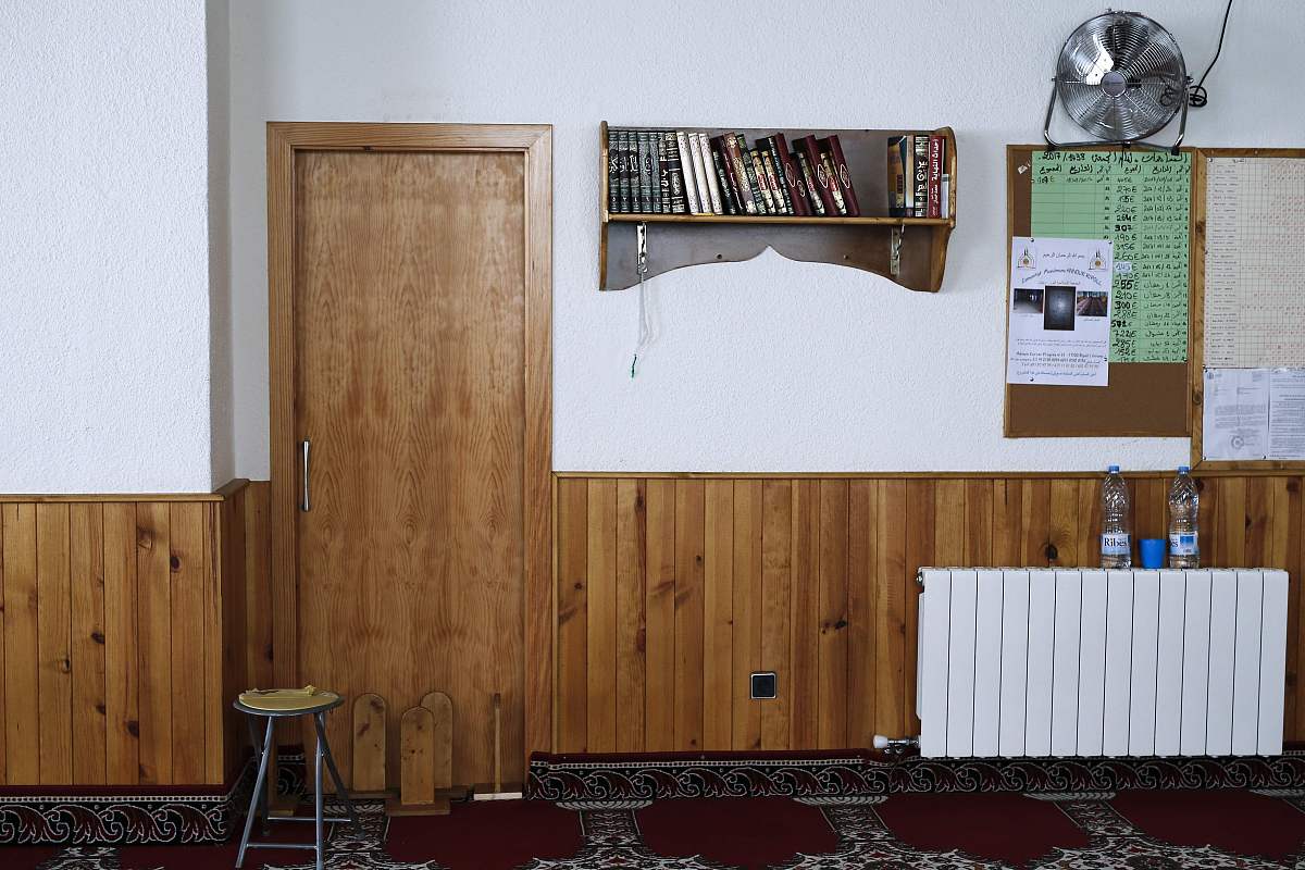 换句话说：并在其中学会了很多有教育意义的东西并受到了老师们的启发和鼓舞。