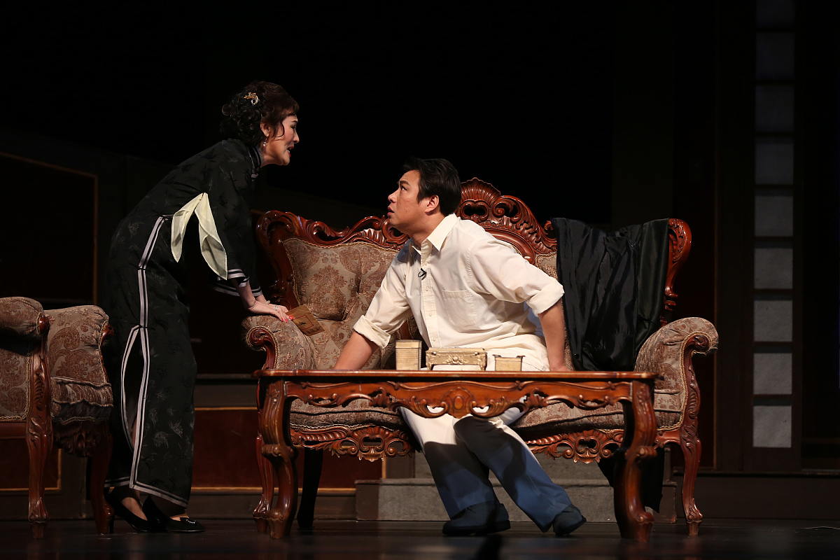 《雷雨》周萍悲剧人物形象分析：命运与社会交织的悲歌