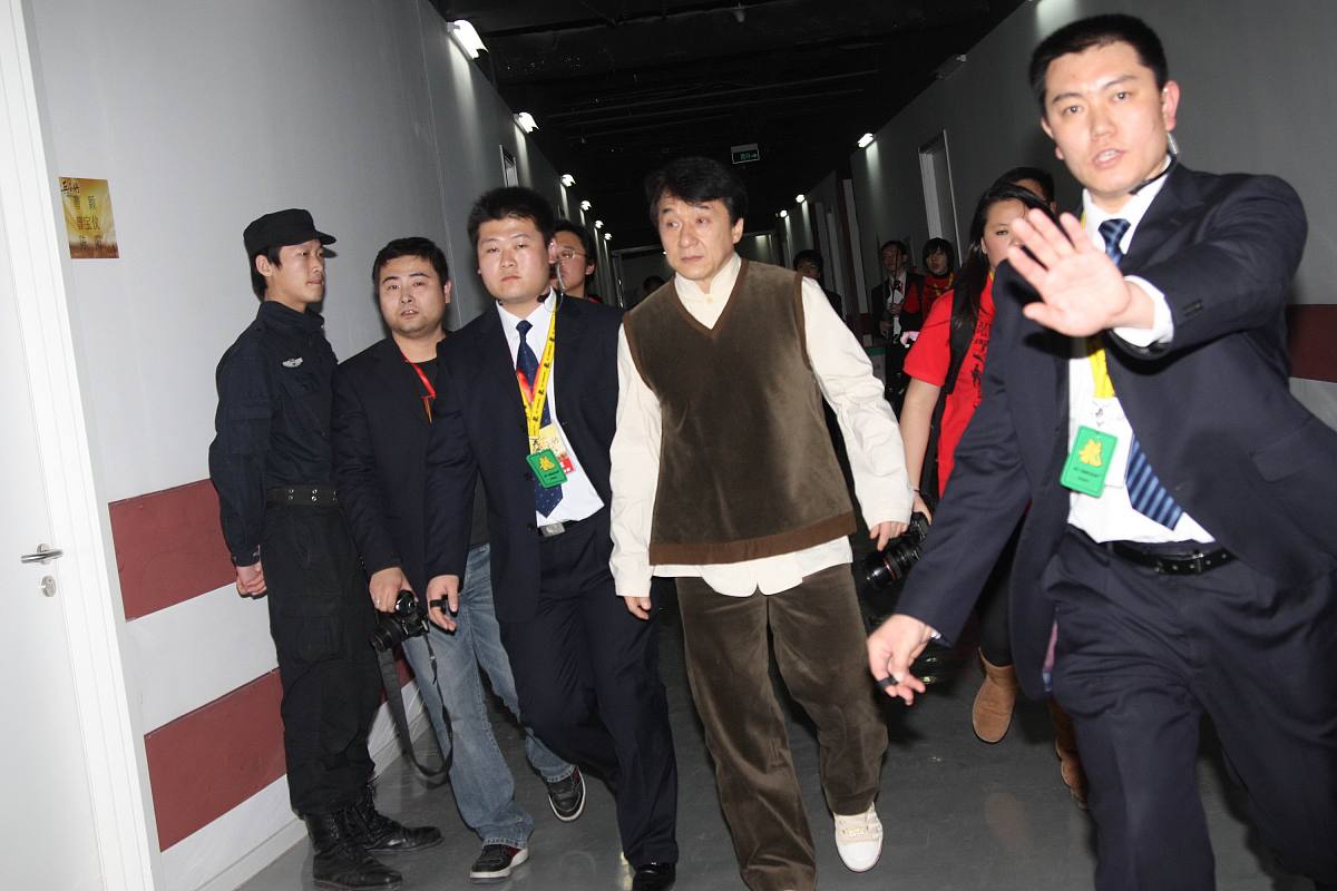 《狂飙》泰叔入狱始末：从建工集团掌舵人到扫黑目标