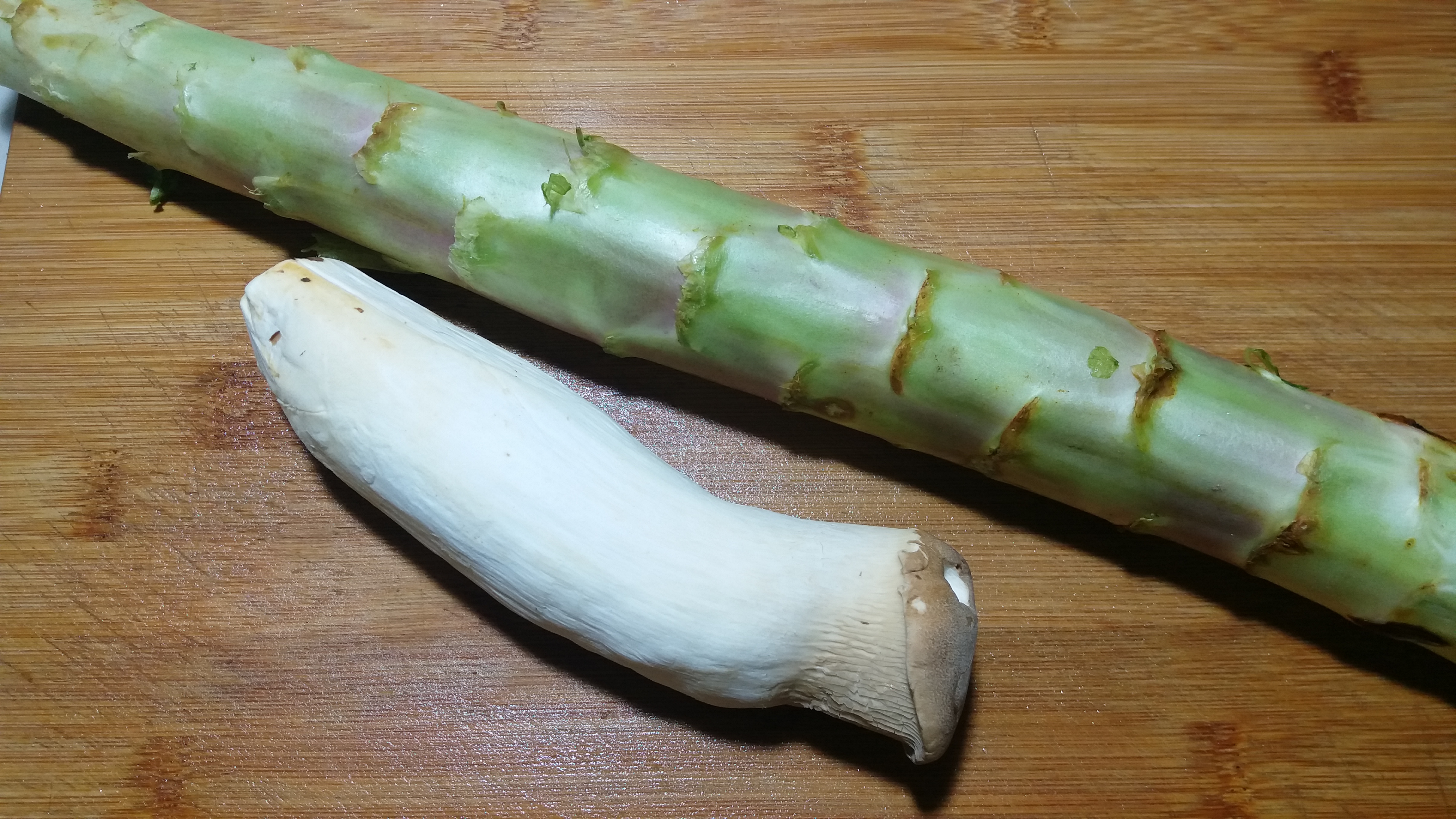 过年必吃小青菜,一根莴笋一朵杏鲍菇,清爽美味,给肉都不换