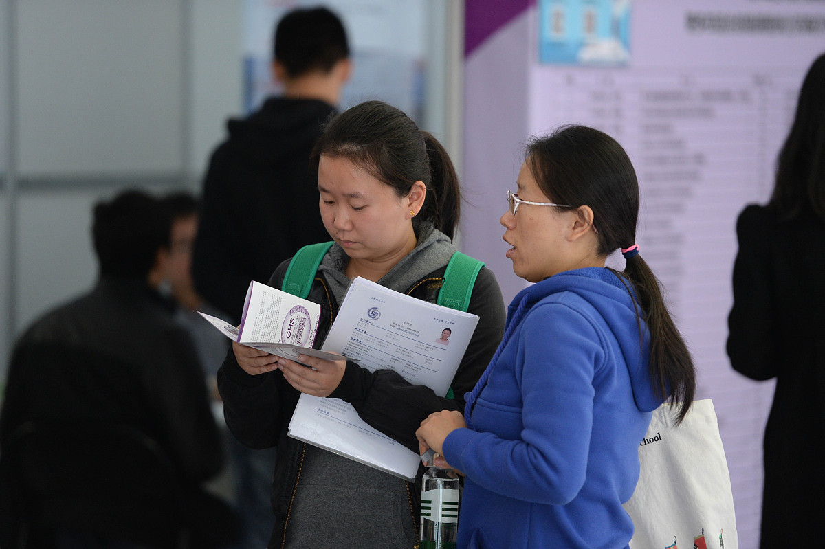 写一个对去高校担任辅导员的 工作意愿