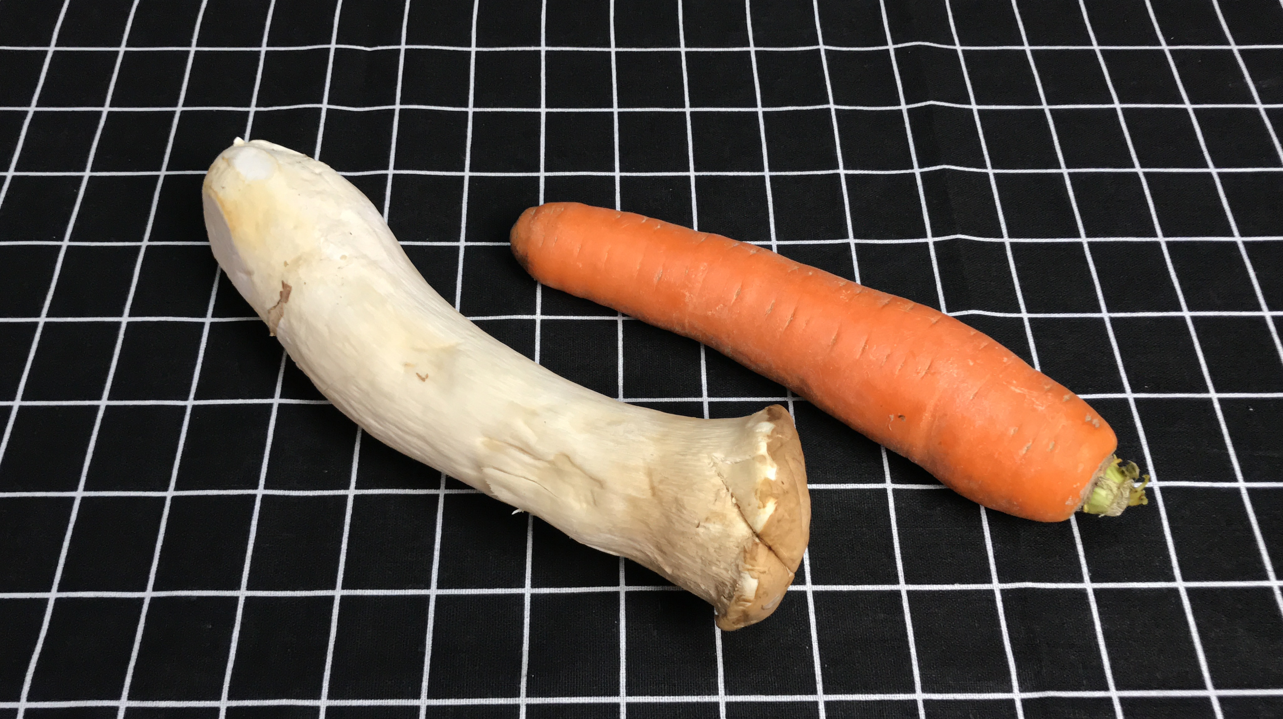 1个杏鲍菇1根胡萝卜,简单一做居然这么好吃,我家三天两头就做
