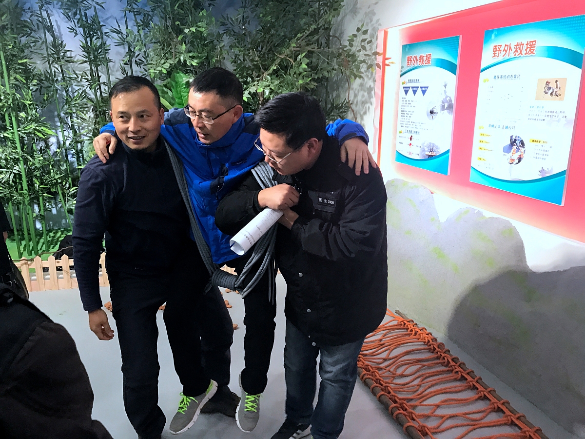 实践岗位：安全管理岗位实践单位：西安舞尚艺舞蹈培训学校有限公司实践内容：一学习单位安全管理制度、二学习典型安全事故及分析、三安全隐患排查及建议请根据上面内容总结本次实践的不足通过实践发现所学的知识还有哪些欠缺哪些部分还需要加强和提高从而明确接下来努力的方向；写成一段话格式不少于300字。