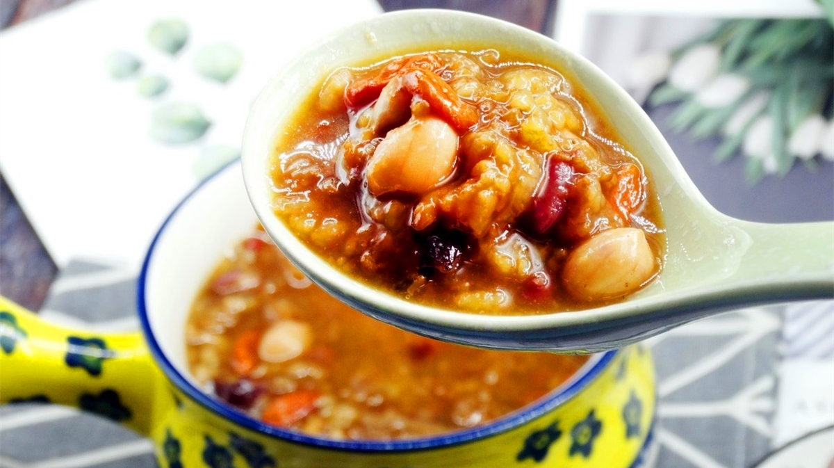 熬粥时,把这几种食材一起熬,营养又滋补,我家三天两头煮一锅