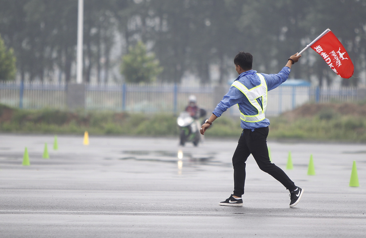 为什么有人专门买二十几斤重的衣服穿?且,一穿就是十几年……  为什么