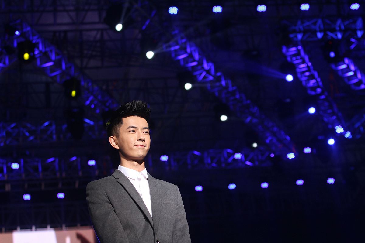 2013年10月26日,湖南宁乡,2013快乐男生赛后首场演唱会在湖南宁乡县百