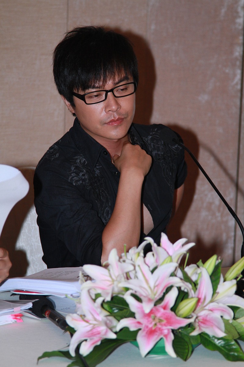 写一个6千字的中文剧本不限题材