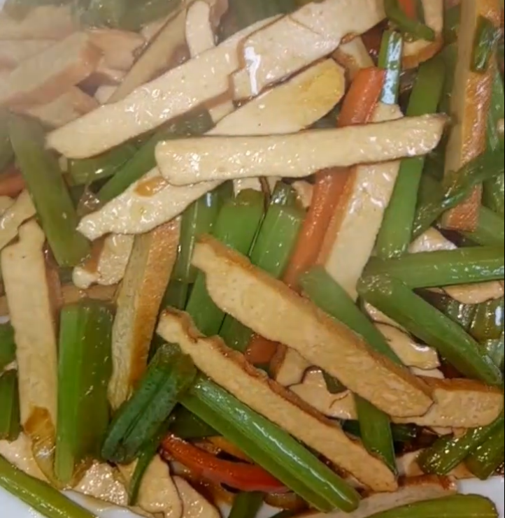 芹菜炒香干的家常做法,简单易做,下饭好吃!