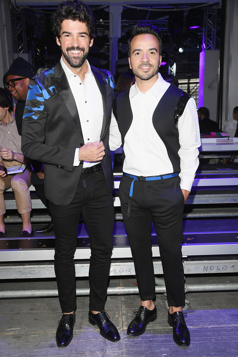 where dows this sentence come from
es la hora de partir o abandonado como los muelles al andar todo en ti