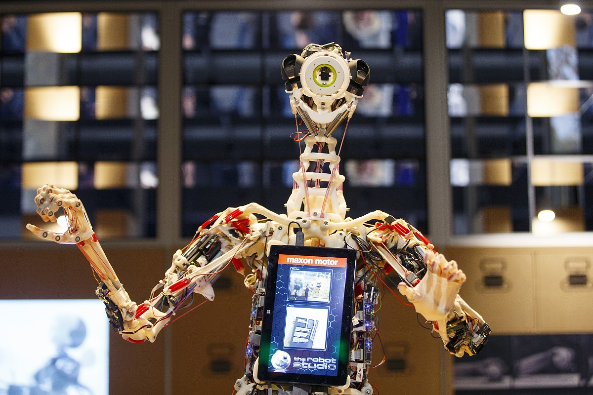 写一份英语作文题目是如果我穿越到以前我将如何选择穿越的是未来还是那一个朝代并将这个翻译成中文