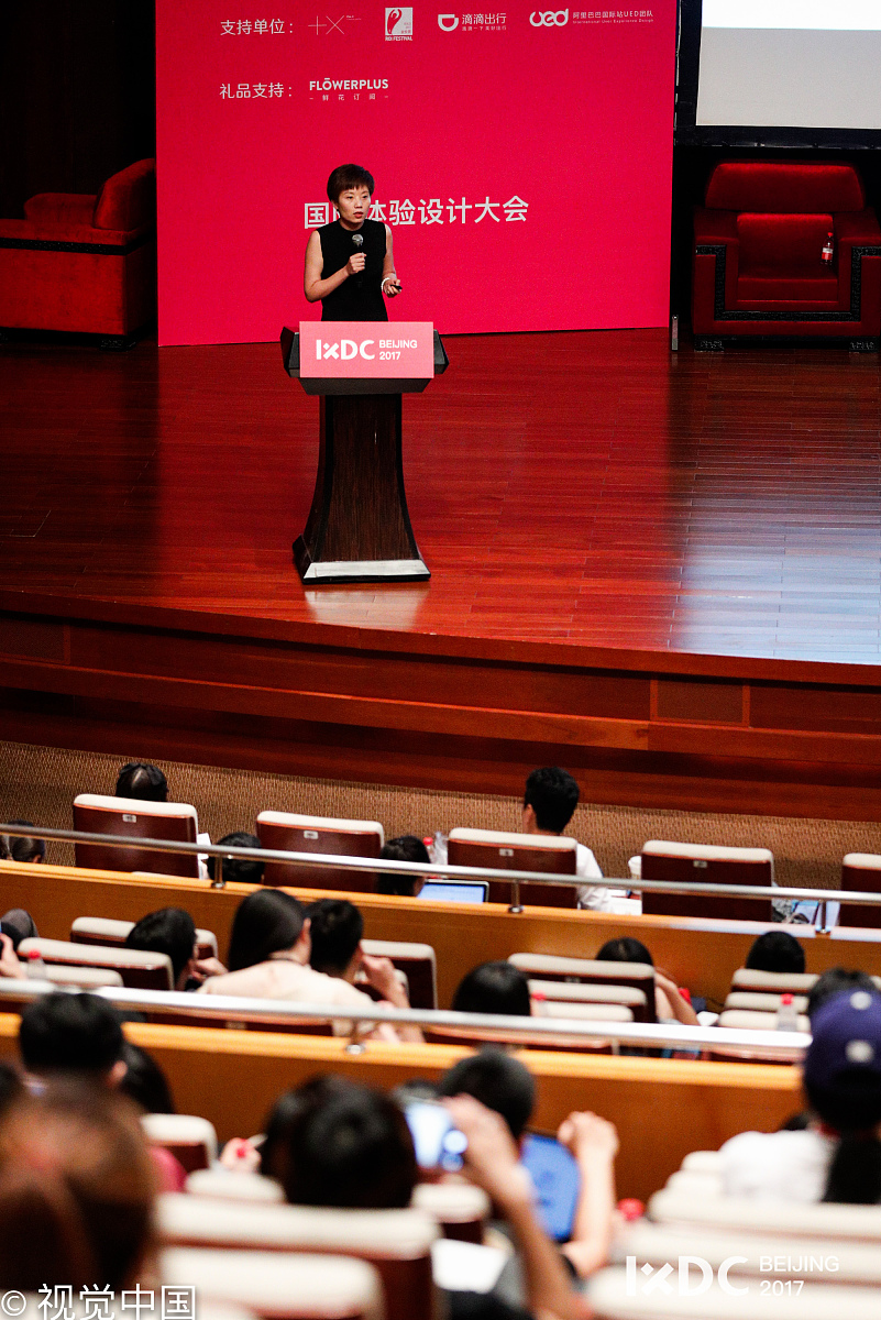 会议间隙双语播报：如何优雅地引导会员离场并宣布下一场会议开始