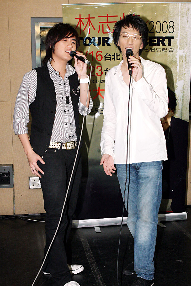 2008年8月11日,台北,林志炫为周末举办的演唱会彩排.林志炫 黄靖伦+++