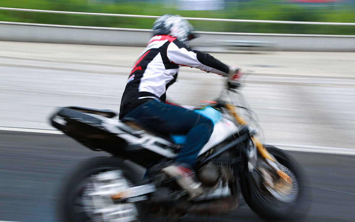 地面的摩擦因素是多少