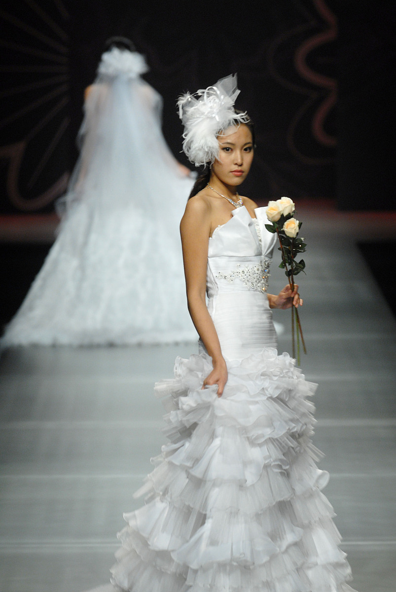 2011年10月29日,北京,2012中国国际时装周(春夏),名瑞杯·2011婚纱设