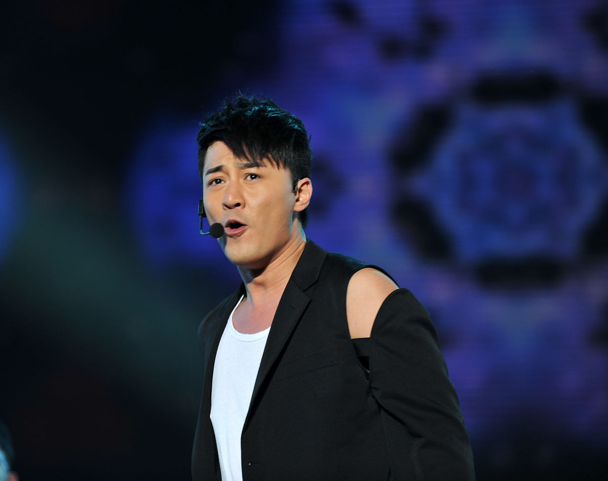 校庆晚会主持开场词：诗与哲学的交响曲