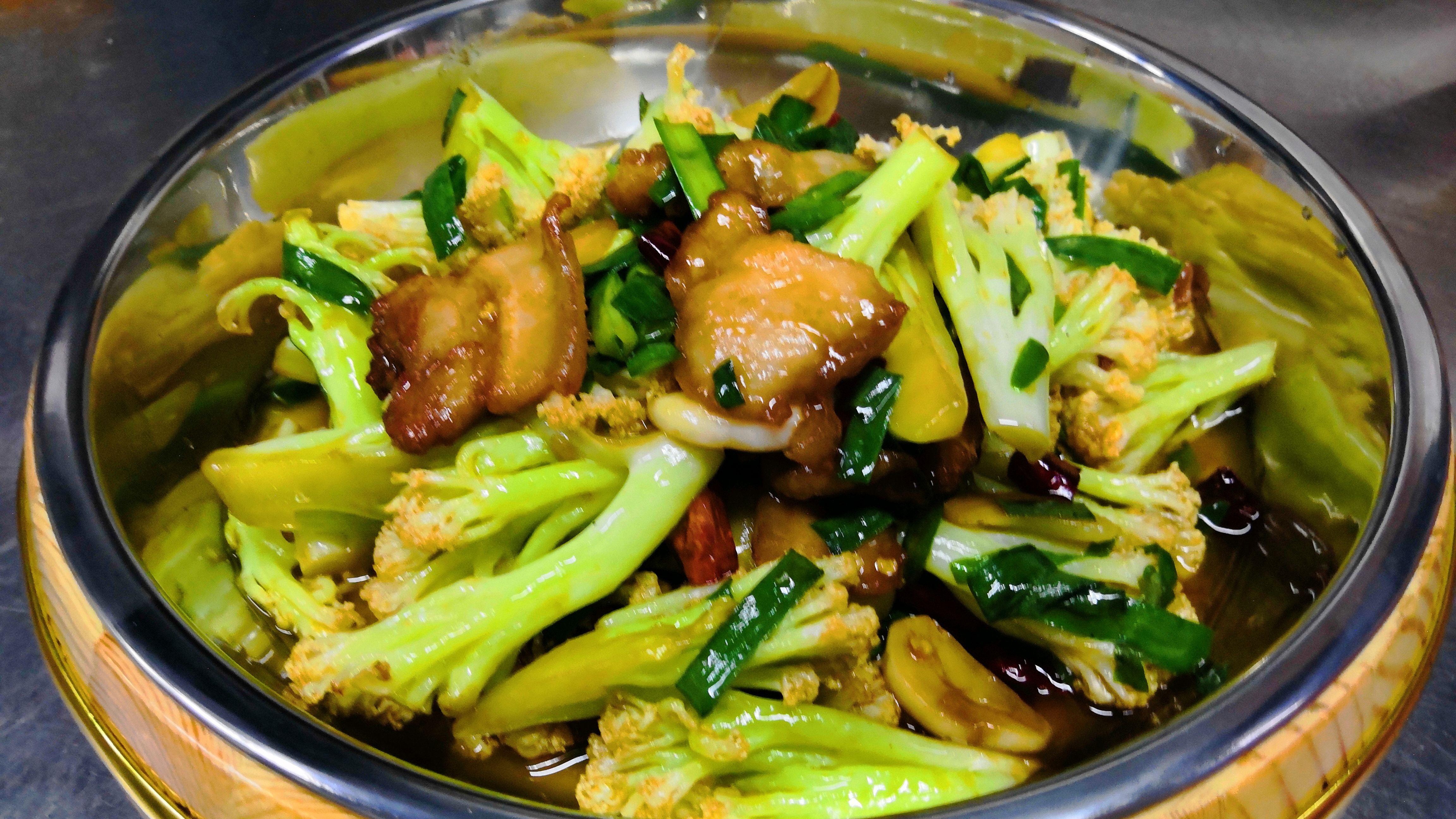 酒店里的《大盆花菜》好吃原来是有诀窍的,关键在食材,太简单了