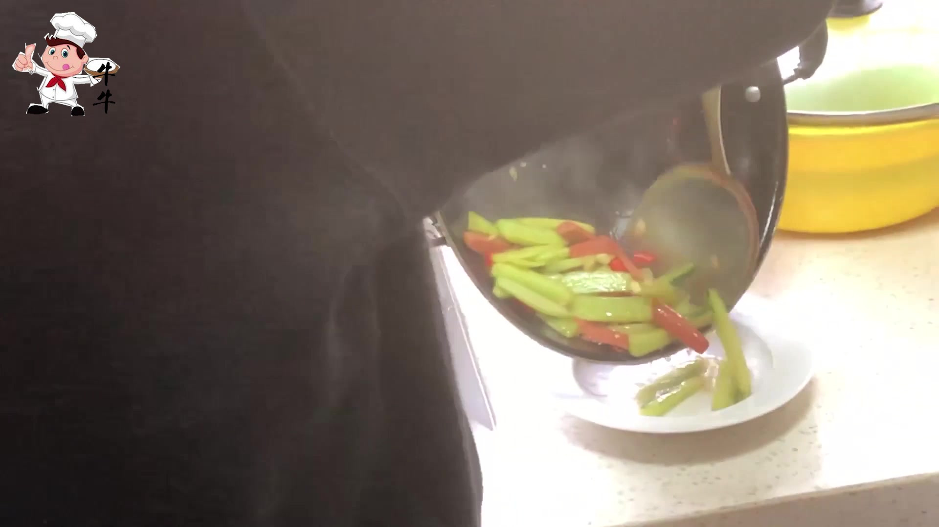 牛牛超爱美食:黄瓜炒火腿肠,一道简单又美味的家常菜