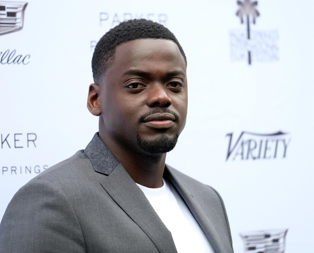 2021年全国劳模待遇新规定 用300字描述