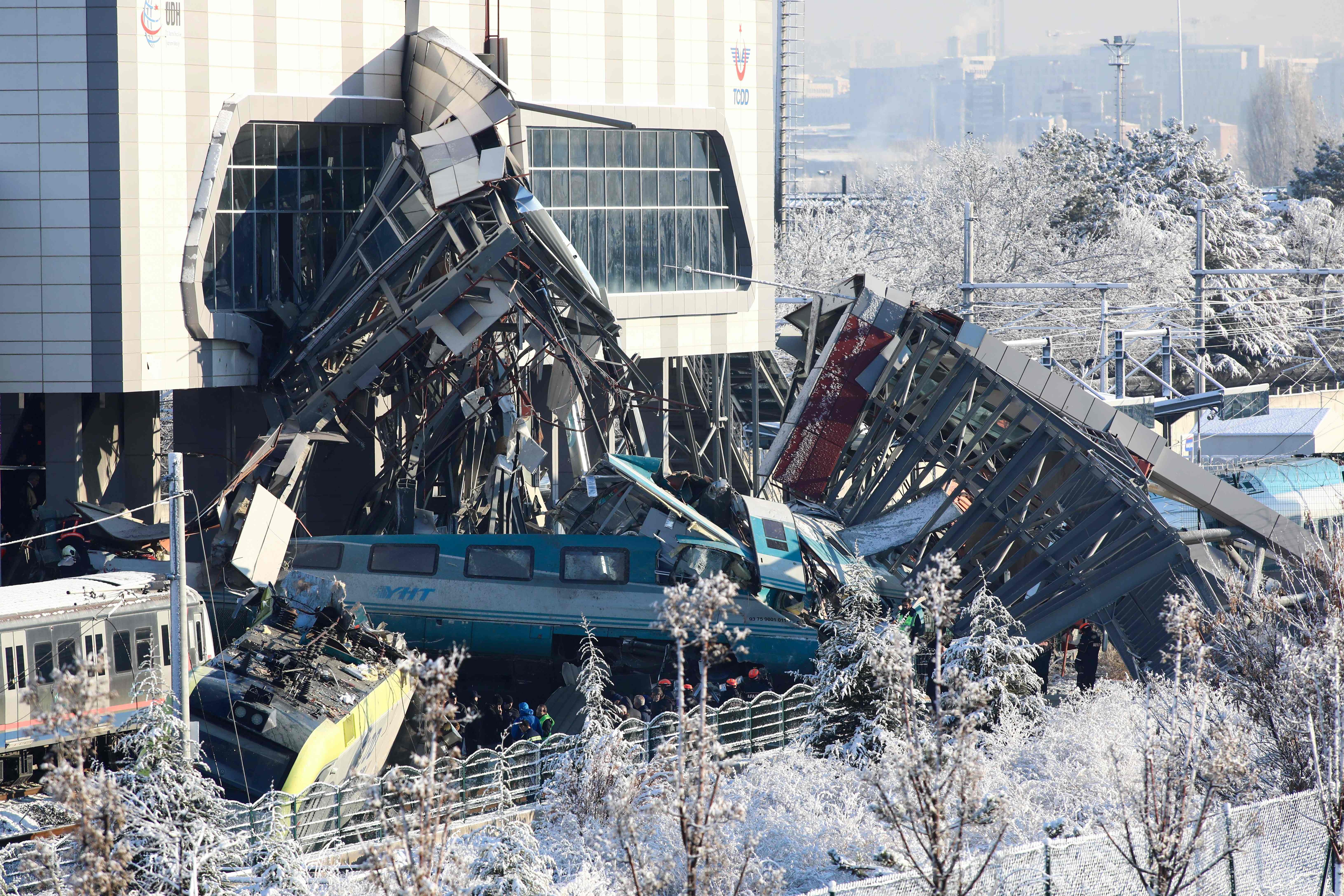 土耳其高铁撞车事故致9死47伤