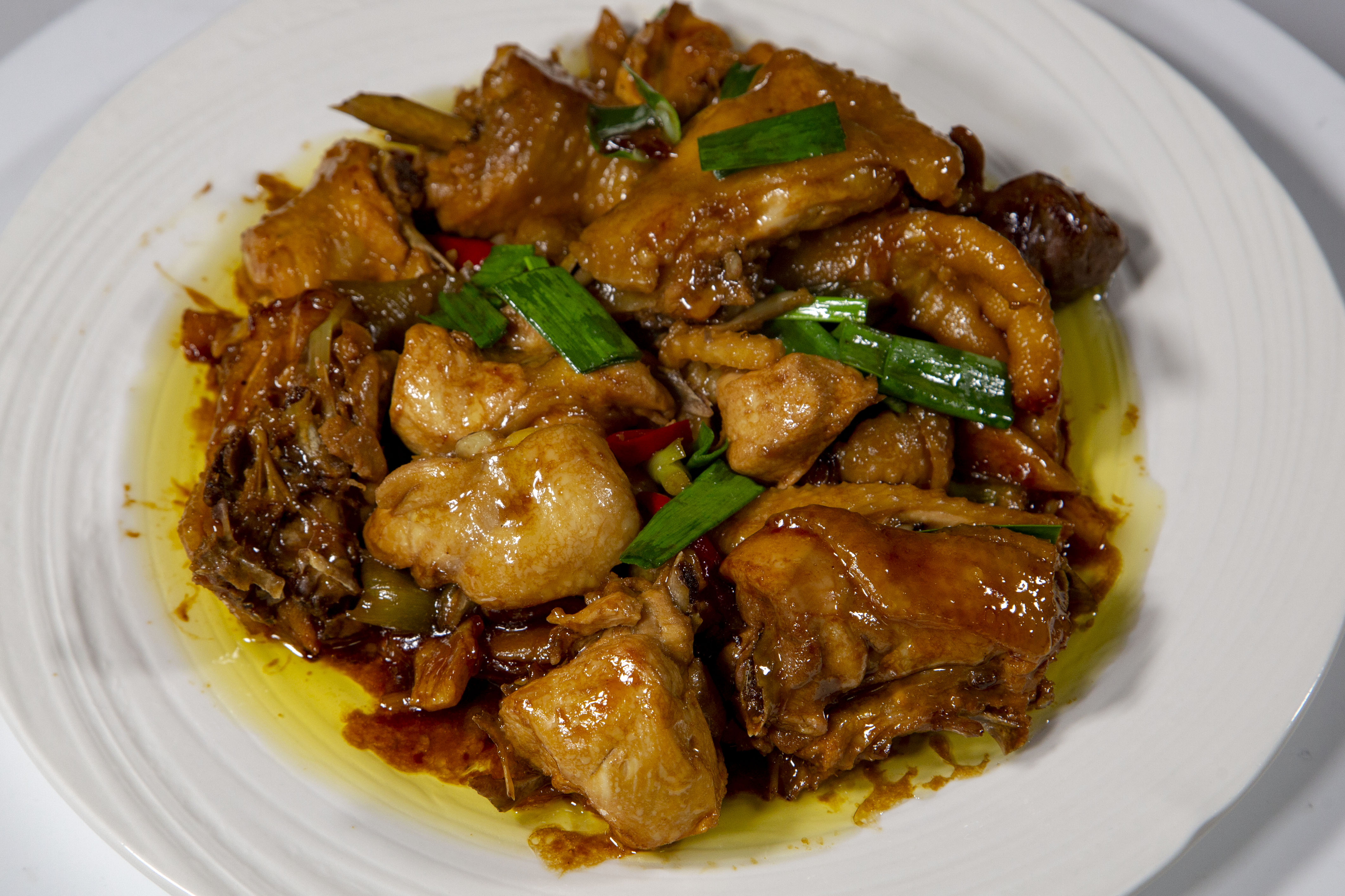 用山黄鸡来做红烧鸡块,出来的肉更鲜美我们全家都爱吃