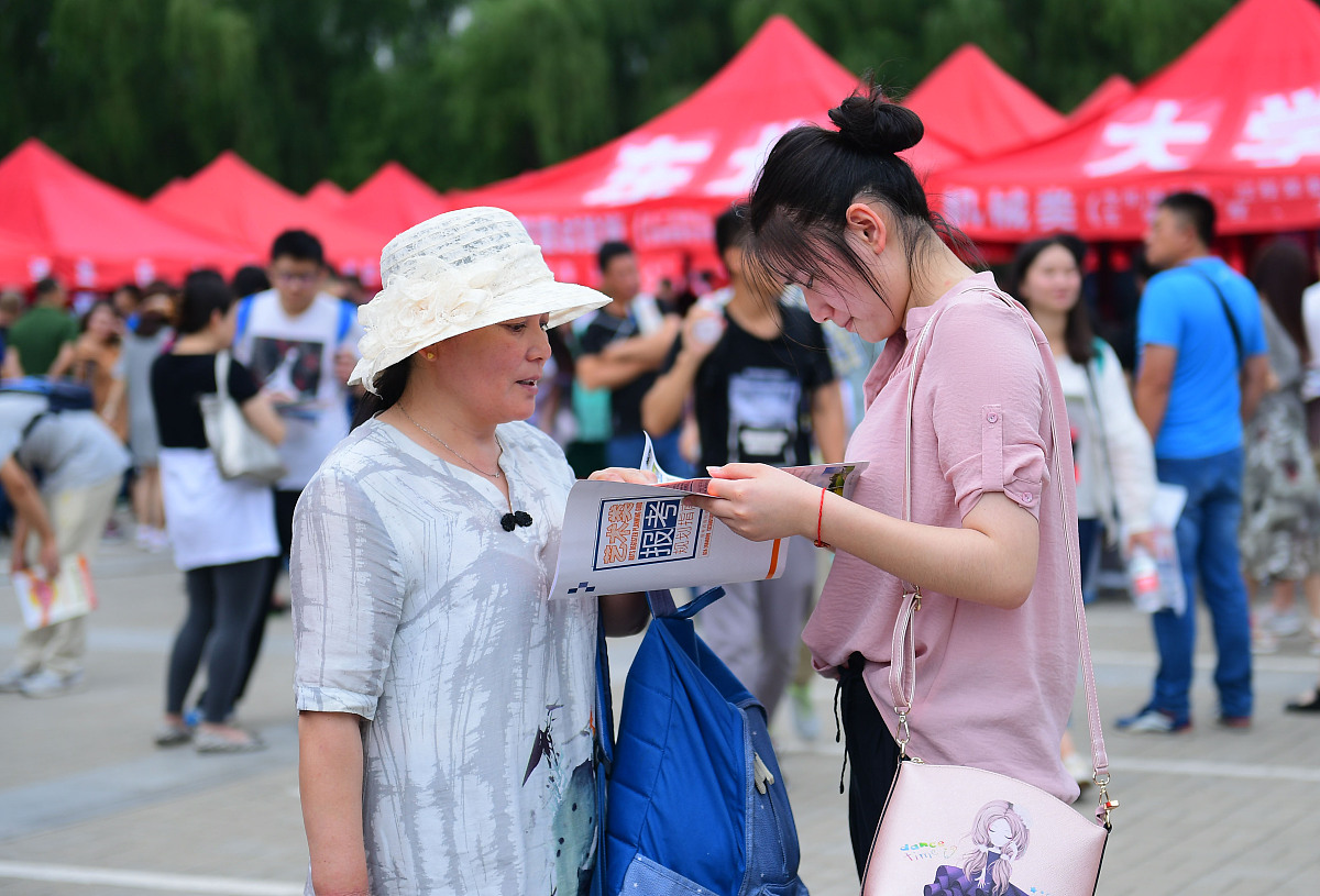 一建和985211人数那个多回答加拓展。