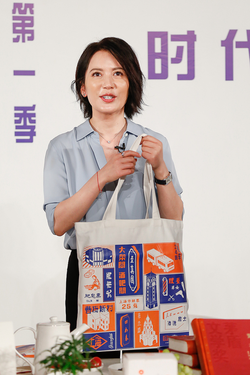 2018年6月5日,北京, 47岁冻龄女神俞飞鸿出席小说《繁华》圆桌对话活