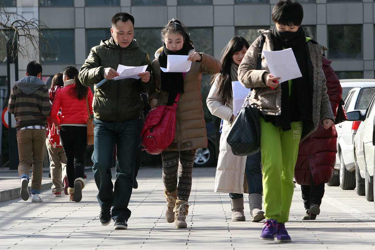 安顺民族职业技术学校招生办电话：0851-1234567