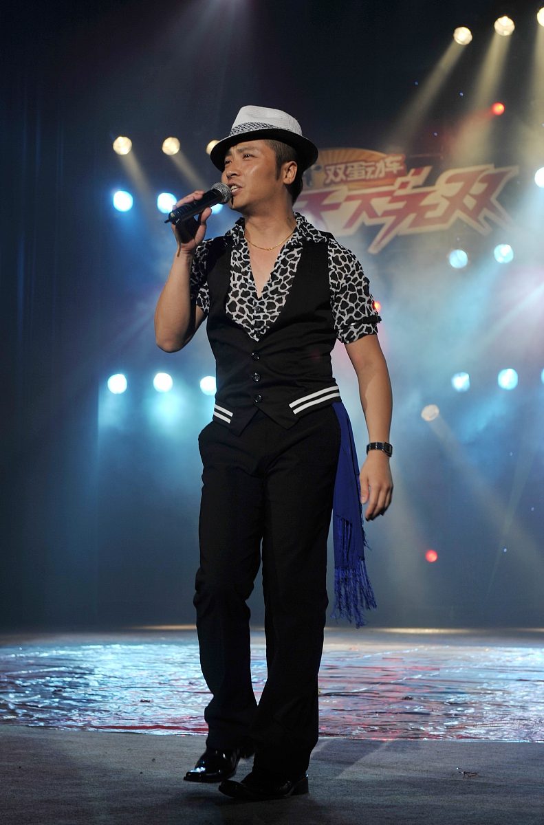 2009年8月26日,山东滨州,"博爱在齐鲁——走进滨州"公益演唱会暨慰问
