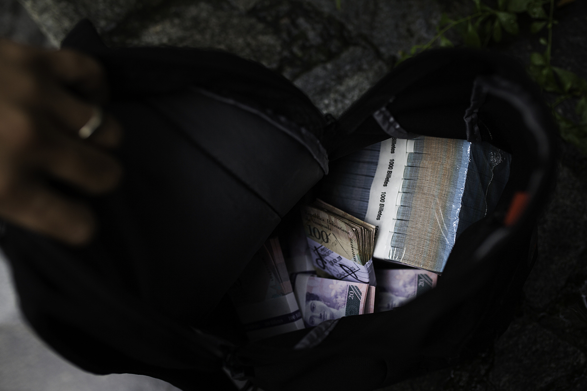 bolivar notes withdrawn from a bank are seen in a backpack in ca