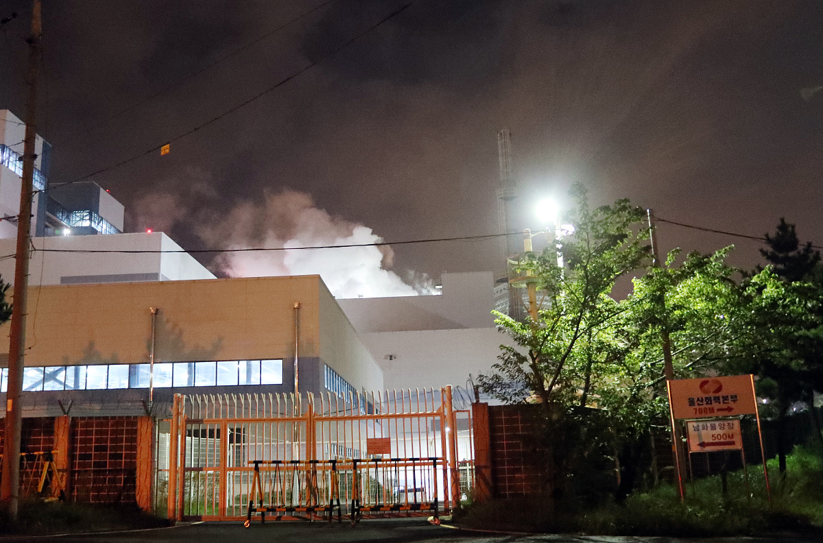 山东地震为何震感传得这么远？8月6日山东德州市平原县发生55级地震。北京、江苏、安徽等地的不少网友表示同样感受到明显震感。 国家自然灾害防治研究院创院院长、中国地质大学教授徐锡伟对中新网分析这次地震是一次中等强度以上的地震地震发生的华北平原地区不属于明显地震带。他认为周边甚至稍远距离的人有明显震感主要是与地震发生在凌晨有关大部分人都处于睡眠状态如果不是深度睡眠人被摇醒之后感觉会更明显。如果发生在白