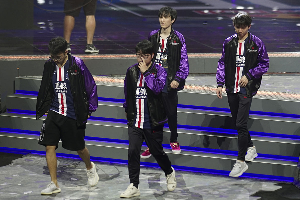 Dota 2: The Ultimate MOBA Experience - Gameplay, Heroes, & Esports