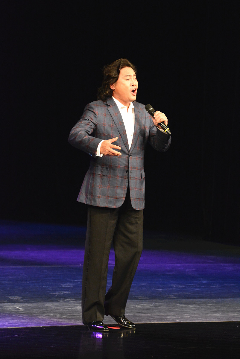 帮我写一首描写思乡之情的诗