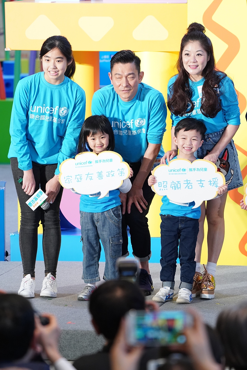 请问什么是小鲜肉和小奶狗？