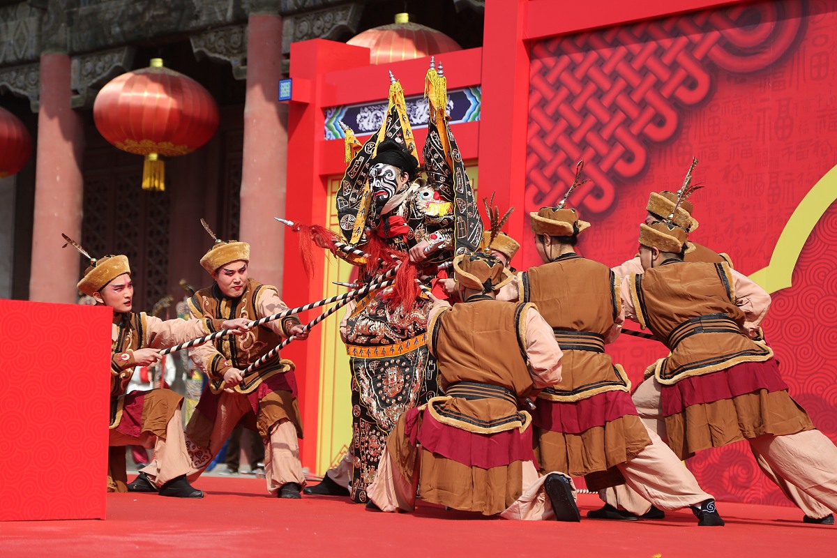 秦始皇为何被称为'万世帝王'？历史地位与影响