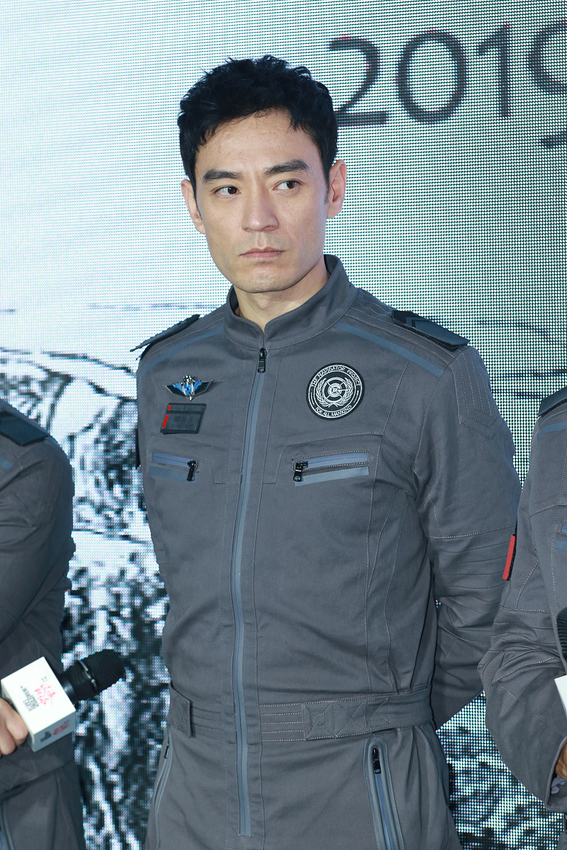 写一篇电影流浪地球改编成功之处的文章